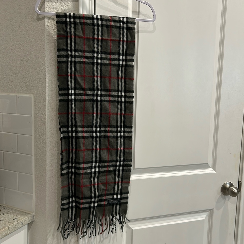 100% Authentic Burberry London Lambwool